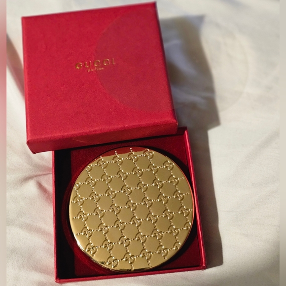 NIB Gucci compact mirror - Picture 3 of 5